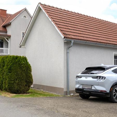 Flat Bull Appartement Mit Garten Sankt Lorenzen bei Knittelfeld Bagian luar foto